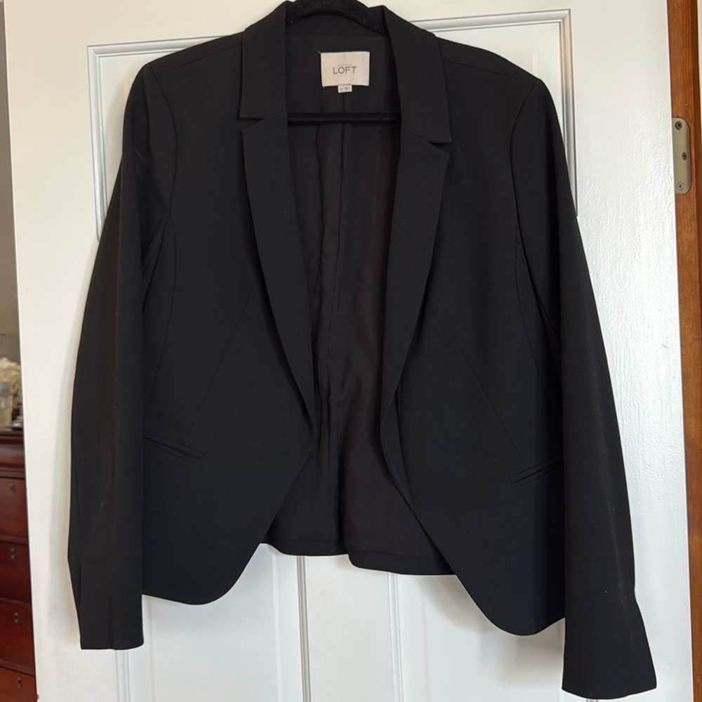 Fitted suit jacket